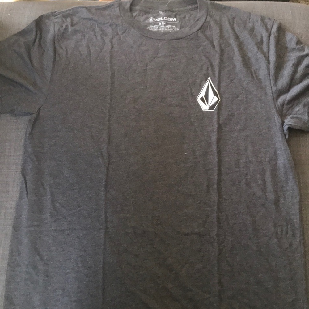 Medium men’s volcom t-shirt